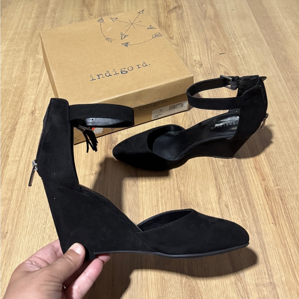 Indigo Rd. Women's Elegant Black Wedges